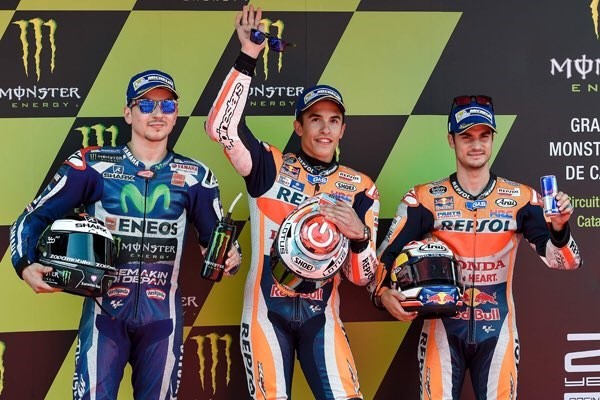 Marc Márquez ganó la Pole en el circuito de Cataluña. Jorge Lorenzo quedó 2º, seguido por Dani Pedrosa.