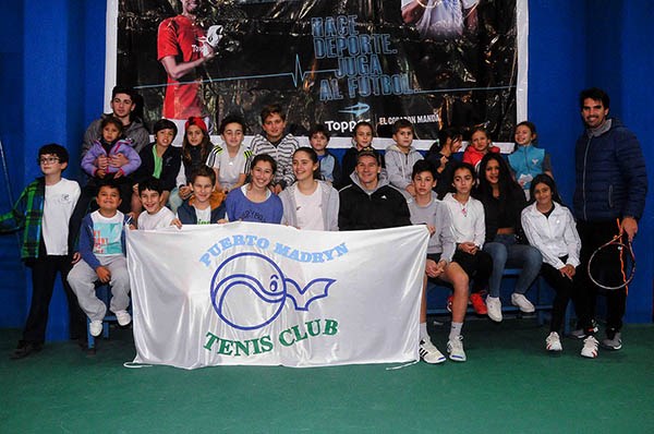 ¡Qué sorpresa! Guillermo Coria llegó ayer por la tarde a Madryn y luego visitó a los chicos del PMTC.
