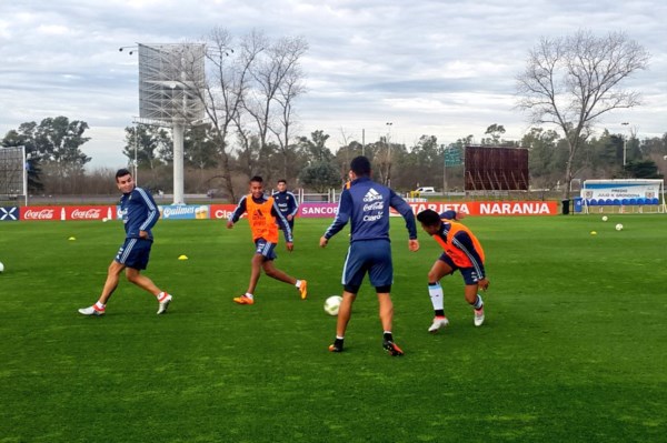 Un ensayo de fútbol para los de Olarticoechea, con quienes colabora el seleccionado Sub 20.