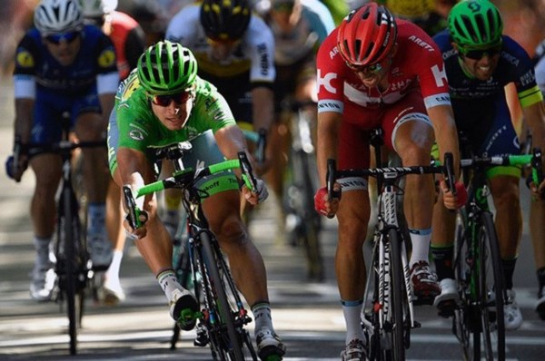 Con astucia, Peter Sagan adoquinó su triunfo en la etapa 16 del Tour.