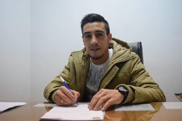 l ?@PlanetaRCentral  3 hHace 3 horas [FICHAJES] Washington Camacho estampó su firma con Central. Condiciones: a préstamo por 1 año con opción de compra.