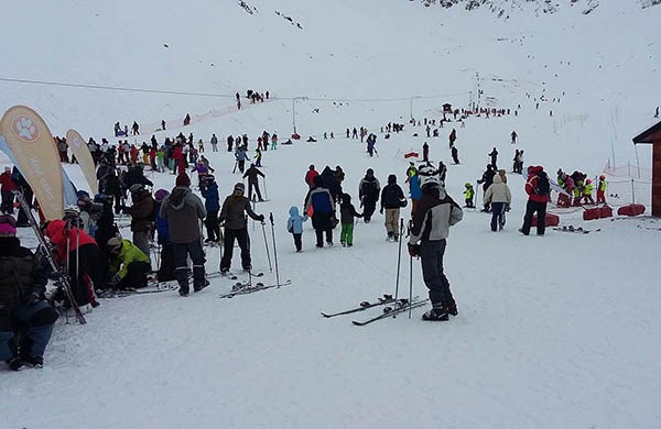 La Hoya es el único centro de esquí del país que tiene nieve de calidad en primavera.