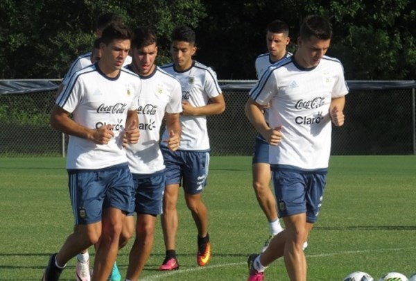 Los jugadores hicieron un entrenamiento liviano luego del viaje para sacarse el "jet lag".