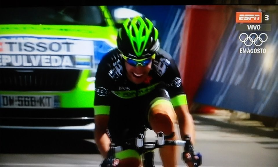 El esfuerzo de "Balito" Sepúlveda en la llegada de la cronoescalada de hoy por el Tour de Francia.