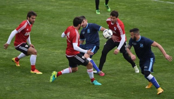 River jugó amistoso contra San Telmo en Ezeiza y fue el primer entrenamiento de Larrondo y Moreira.