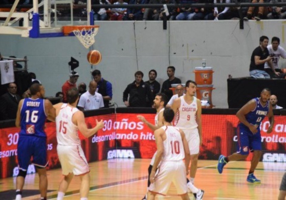 Croacia venció a Francia por 76 a 70, en la previa de Argentina - Serbia.