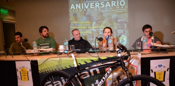 La presentación oficial de la octava Carrera Aniversario de Gaiman en el auditorium de la Fundación Patagonia Tercer Milenio de Trelew.