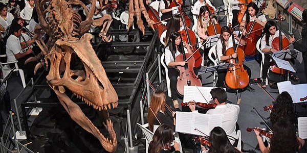 Experiencia. Los restos fósiles fueron testigos de la presentación de una Orquesta muy particular.