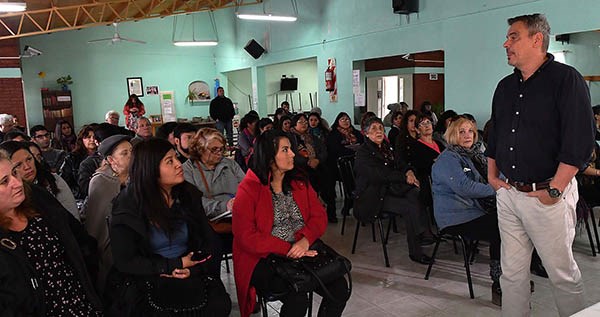 Juntos. Mate recibió a las amas de casa y la idea es que las familias sumen recursos para saber prevenir.