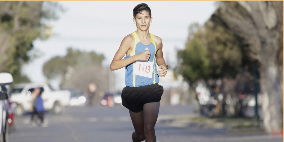 Martín Valiente. El atleta conquistó la segunda edición de la Corrida de la U6 con un tiempo de 36:11.