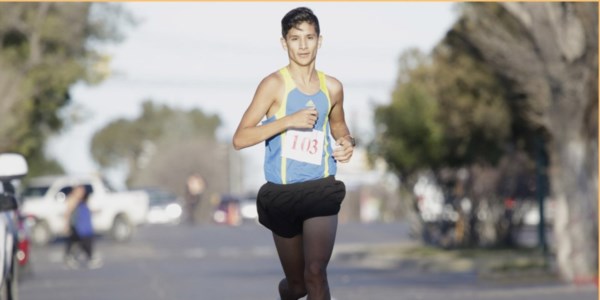 Martín Valiente. El atleta conquistó la segunda edición de la Corrida de la U6 con un tiempo de 36:11.
