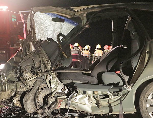 En este auto iban las dos mujeres víctimas del violento choque frontal.