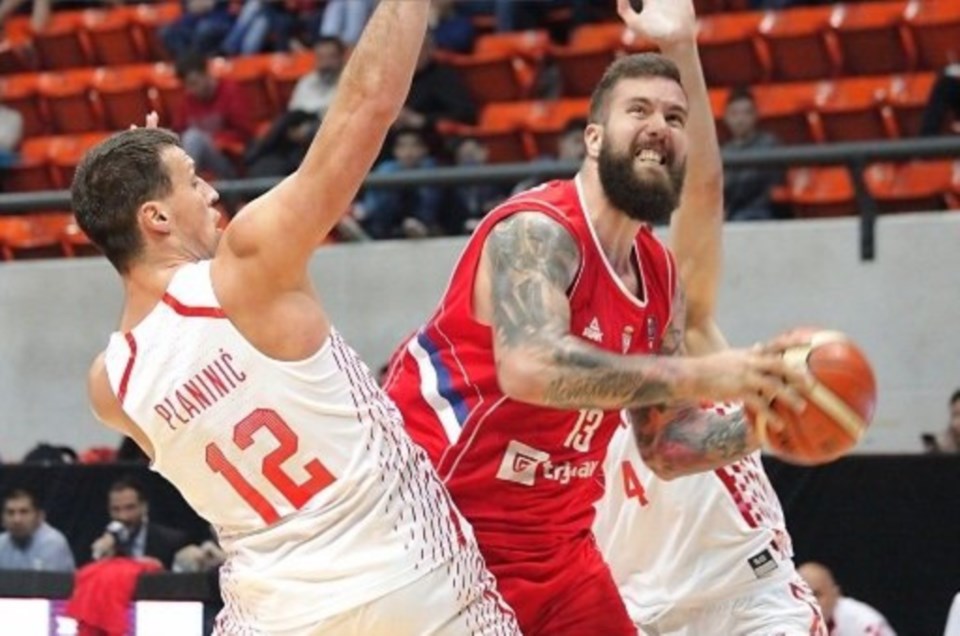 Tras un inicio impreciso, Serbia cambió el foco en el tercer cuarto para quedarse con el clásico balcánico.