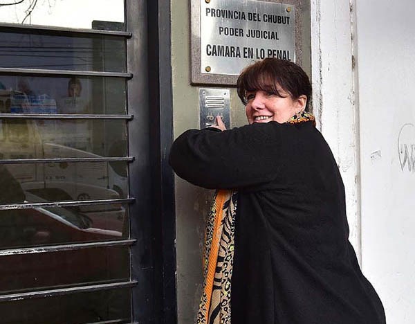 Timbre. La diputada y exministro llega al tribunal para defenderse. 