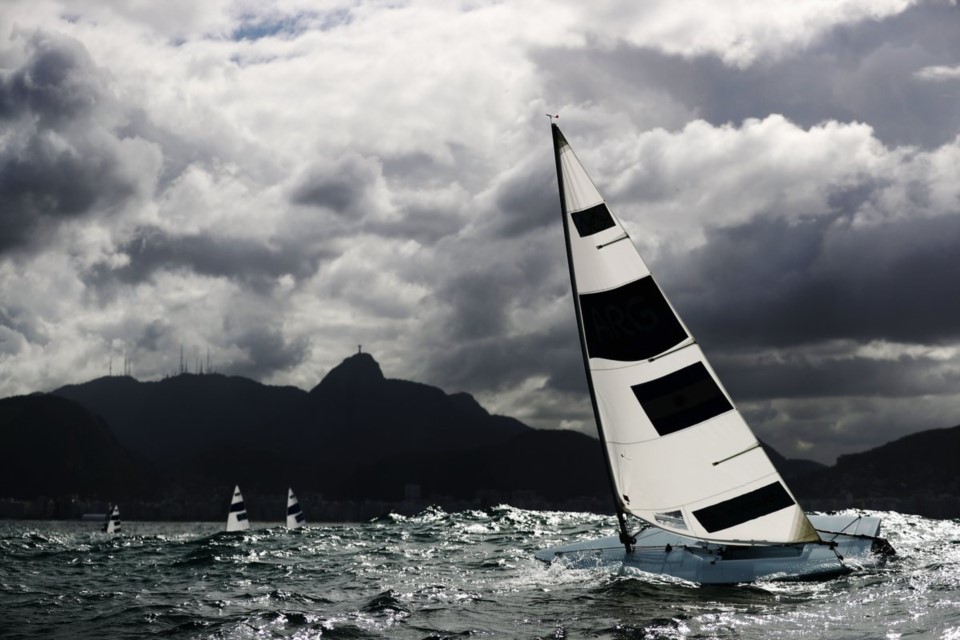Increíble imagen de Alsogaray en la competición de Vela de hoy.