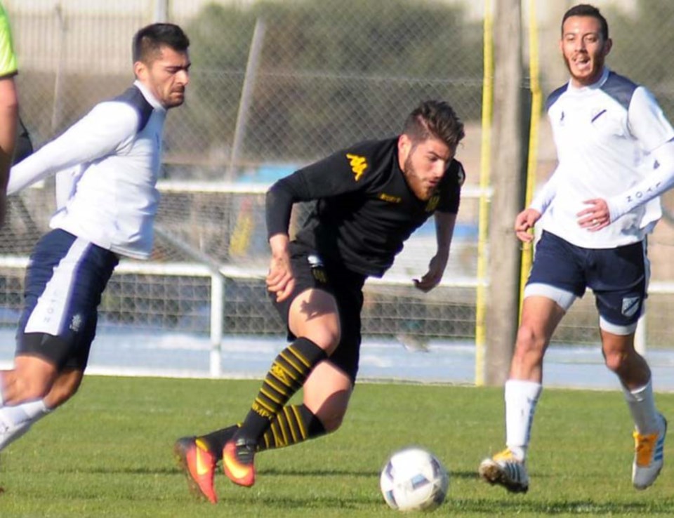 Brown sumó minutos en Bahía Blanca con un balance positivo.