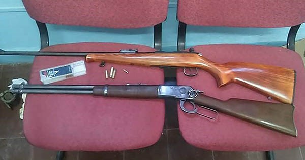Con estas armas y varios cuchillos habían sido sorprendidos el pasado sábado. Ya están libres y en Trelew.