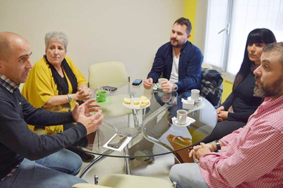 En marcha. Una postal del encuentro de los funcionarios para coordinar cómo serán las capacitaciones.