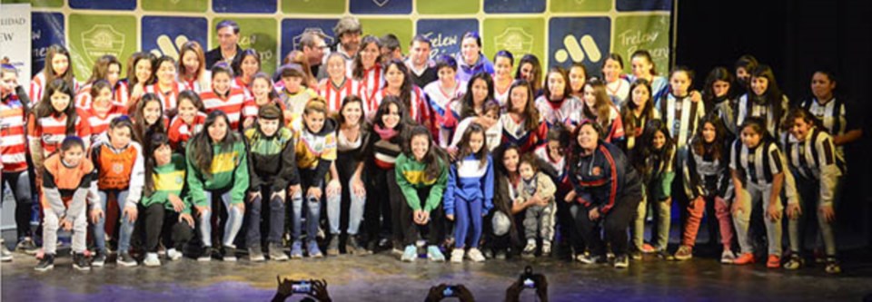 Además de la entrega de trofeos del fútbol formativo, fue presentada la sexta edición del campeonato femenino de la Liga del Valle.
