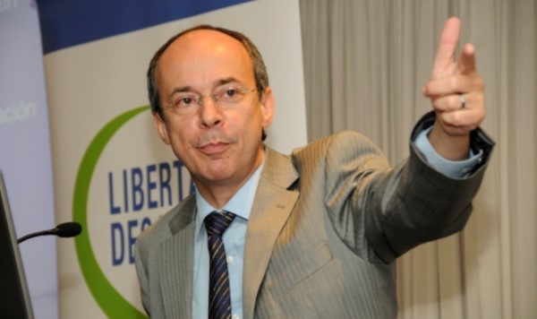 Artana fue funcionario del equipo de López Murphy durante 15 días.