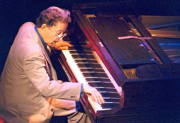 Salgán, un prócer del tango. Acababa de cumplir 100 años. Clásico e innovador. Pianista, director genial. "A Fuego Lento".