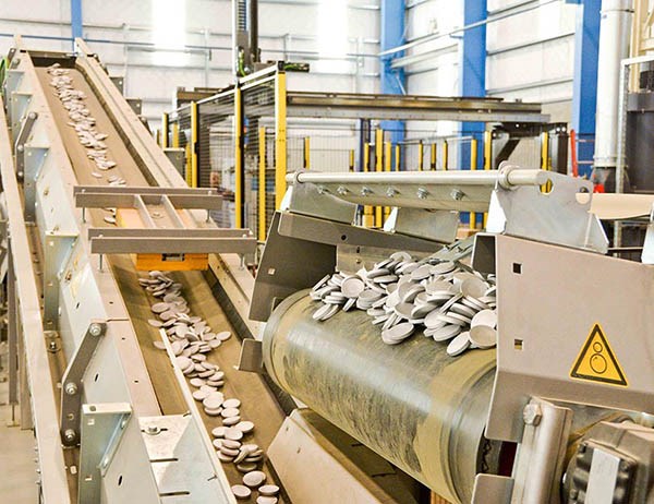 La empresa informó que reducirá producción y personal