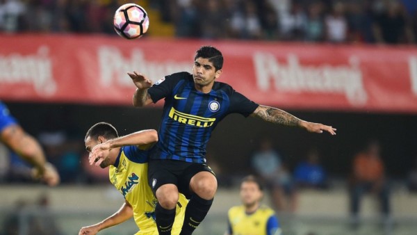 Duro comienzo para el técnico De Boer y Ever Banega.