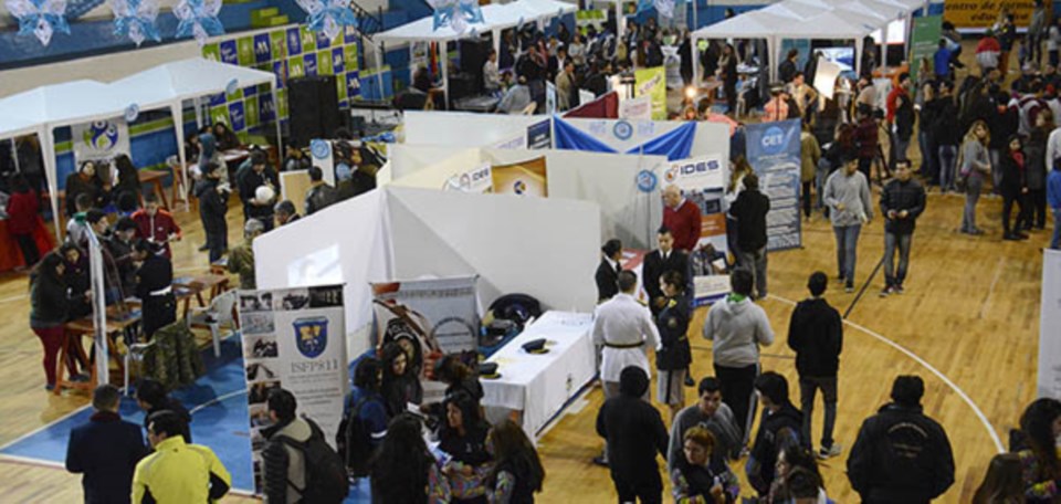 Los stands pertenecen tanto a instituciones públicas como privadas, universitarias y terciarias, de la zona del Valle.