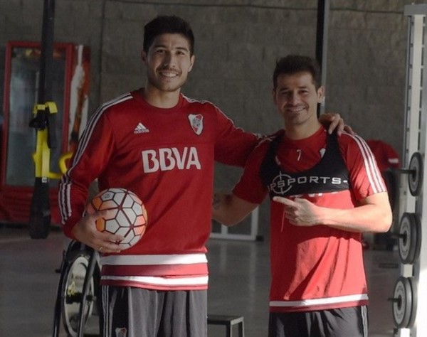 Lollo y Mora, dos piezas claves en River. El defensor todavía no pudo debutar con la casaca "millonaria".