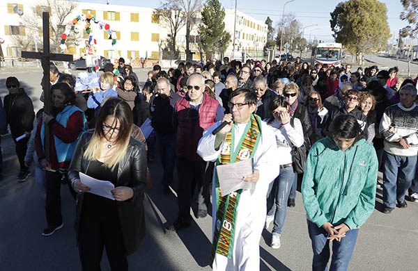 La procesión se  desarrolló  a partir de las 16  y en su marcha pasó por el barrio “Mil  Viviendas”.
