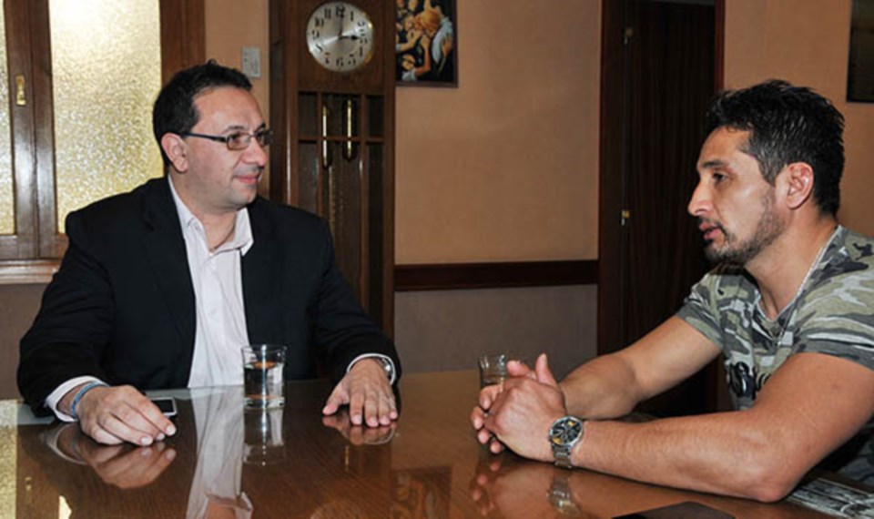 El intendente Maderna recibió a Fabricio Arévalo, referente del MMA.