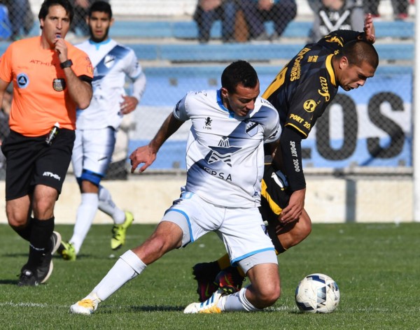 En el “Conti”, la “Banda” no pudo con Flandria, que lo sorprendió y se llevó los tres puntos de Madryn.