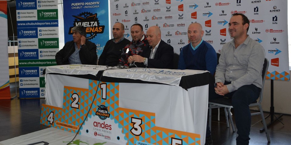Ricardo Sastre, intendente de Puerto Madryn, junto a Ignacio Fernández, gerente de Chubut Deportes.