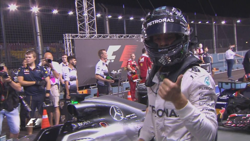 Rosberg festeja sus GP número 200 con la pole. Si gana la carrera se irá de Singapur como líder del campeonato.