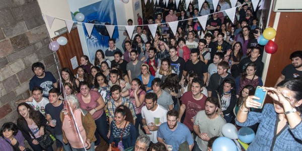 Mucha gente se acercó al Salón Auditorio de la Casa del Chubut donde se realizó la kermesse artística.