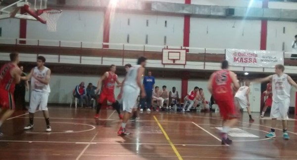 Finalizó la gira de diez del plantel huracanense con un triunfo ante Sportivo Las Parejas.