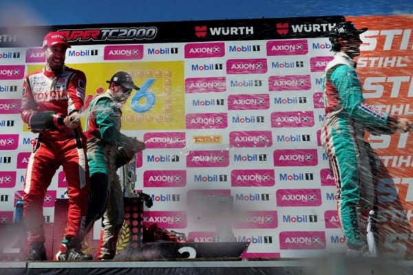Llaver festeja su segundo triunfo de la temporada.