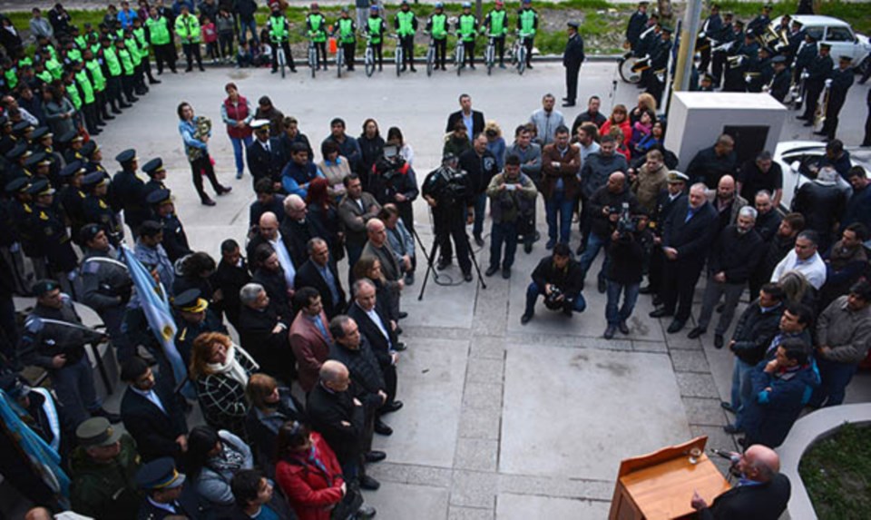 Estaban todos. Una postal del acto en Trelew donde se habilitó el flamante sistema de alta definición para no perder pisada a la delincuencia.