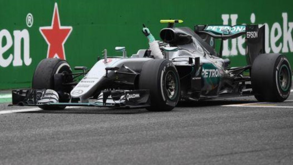 Rosberg gana en Monza y se queda a dos puntos de la punta.