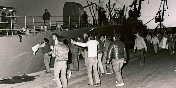 El  10 de septiembre de 1984 la población de  Madryn se manifestó en contra de la presencia militar de EE.UU.
