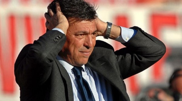 El ex jugador, entrenador y presidente de River, fue procesado por reventa de entradas.