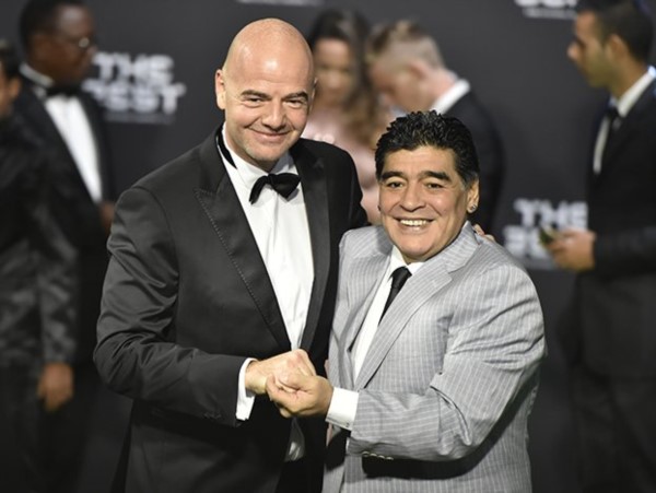 Diego Maradona fue oficializado como el capitán de las leyendas de la FIFA.