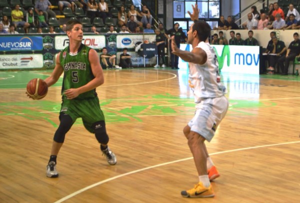 Gran triunfo de Gimnasia, tras estar 13 abajo. "Pitu" Rivero lo levantó en el 3ro. y De los Santos mató en el último parcial.
