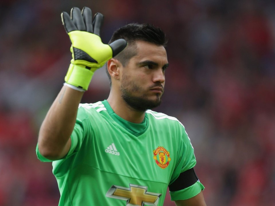 Boca se comunicó con Sergio Romero. Le ofreció atajar hasta junio. Esperan su respuesta.
