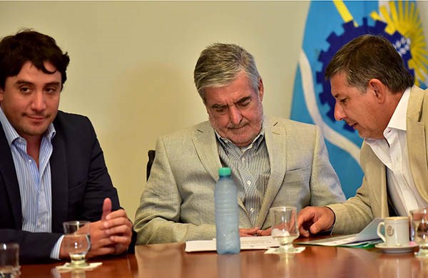 El gobernador volverá a Capital Federal en busca de las soluciones para cada uno de los sectores.