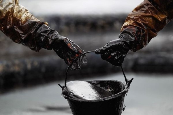 La OPEP acordó en conjunto con otros 11 países exportadores bajar la oferta de crudo a partir del primero de enero.
