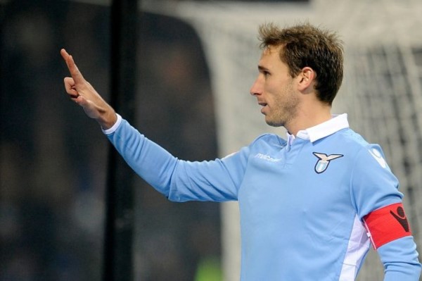 De penal, Biglia marcó el segundo gol lazial en Milan.