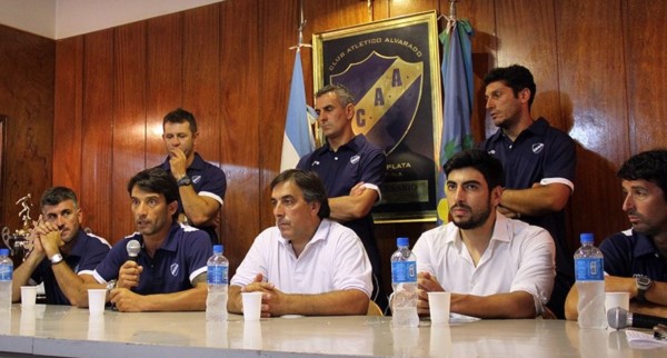 A los tiros frente a Facundo Moyano: explotó la interna y hay un herido en Alvarado.