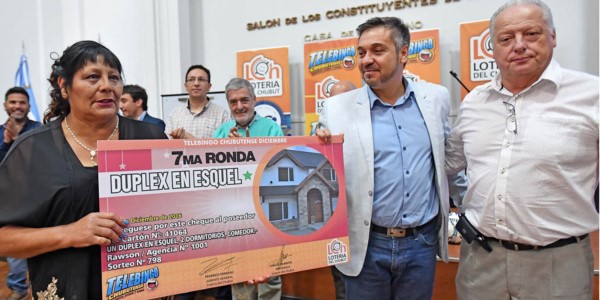 Duplex en Esquel. La vecina de Trelew Elida Palleres recibió el  premio mayor del Súper Extraordinario.