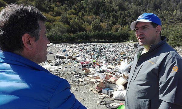 Fueyo recorrió el basural en su paso por la zona de la Cordillera.
